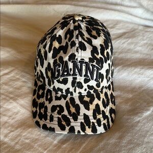 Ganni Leopard Print Hat - Black and Tan